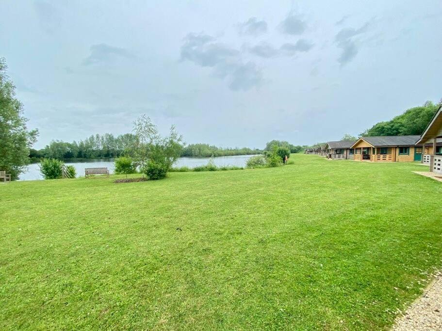 Lilly Lodge, Lake Pochard South Cerney Extérieur photo