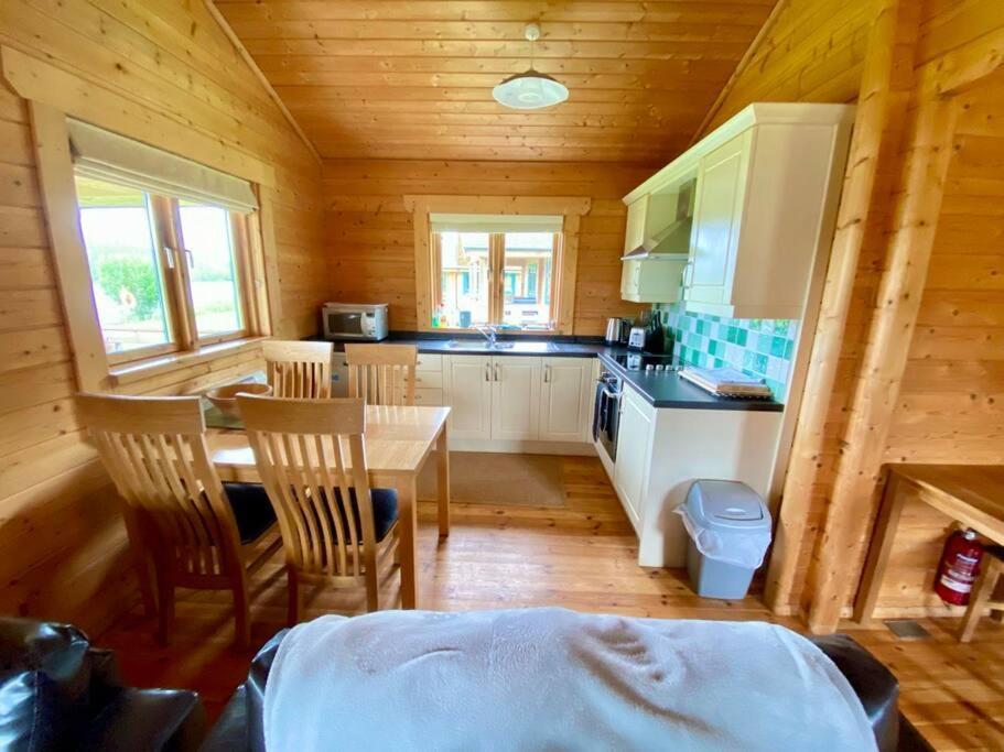 Lilly Lodge, Lake Pochard South Cerney Extérieur photo