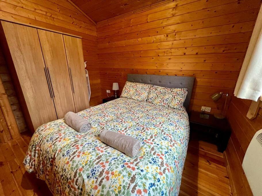 Lilly Lodge, Lake Pochard South Cerney Extérieur photo